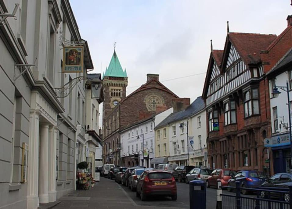 Abergavenny Center 2-Bed Flat Exterior foto