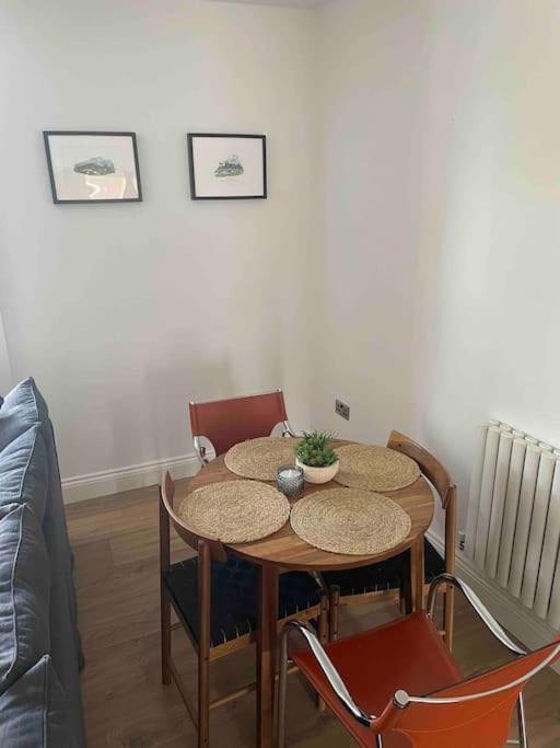 Abergavenny Center 2-Bed Flat Exterior foto